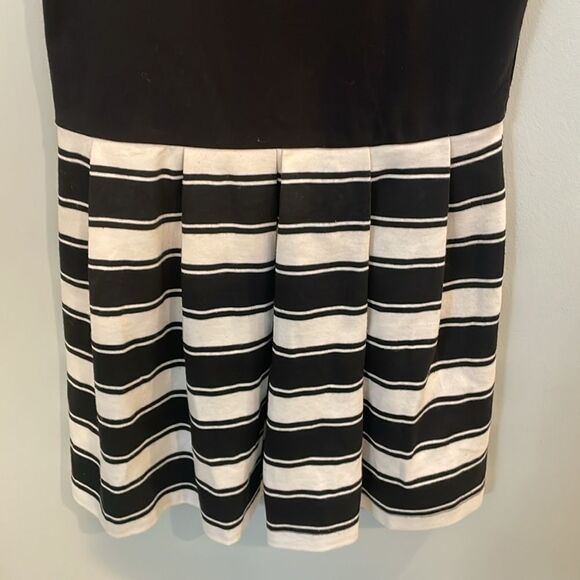 Girls Black and Cream Pleated Stripe Embellished Dress size 6X - Picture 3 of 7